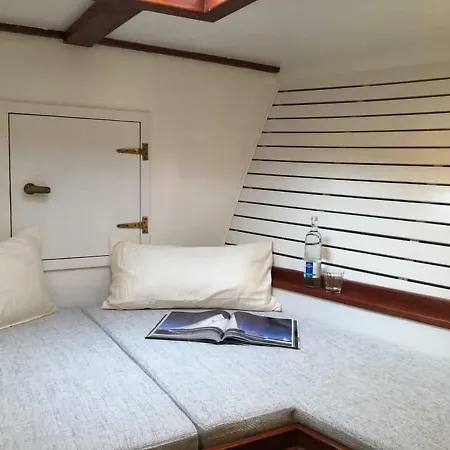Motoryacht Marlin 보트호텔
